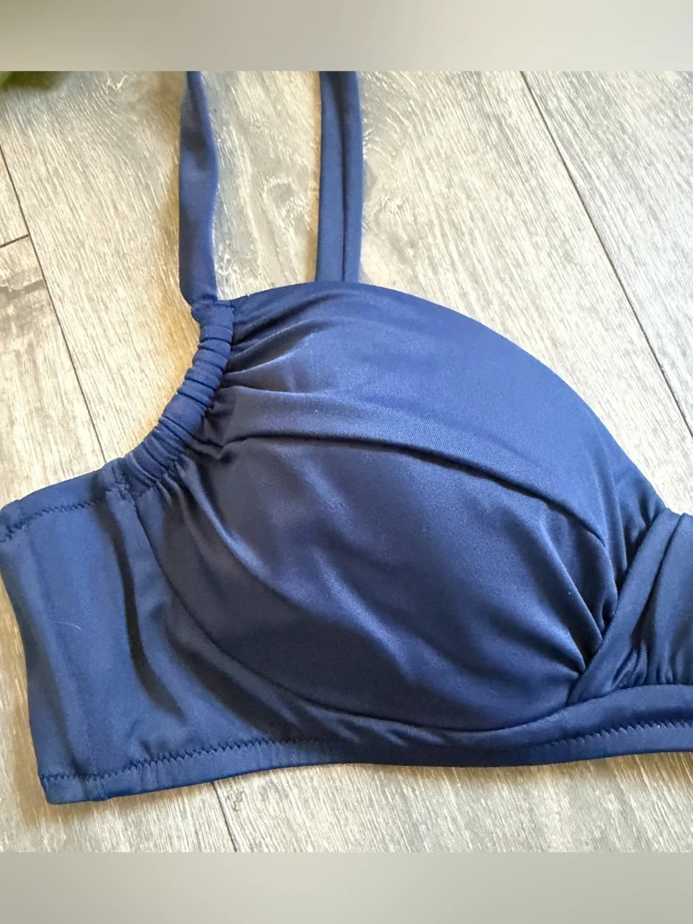 J. Crew Navy Wireless Structured Cup Padded Bikini Top w Gathered Sides. Size L